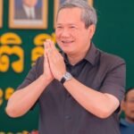ចូលរួមប្រគល់វិញ្ញាបនបត្រសម្គាល់ម្ចាស់អចលនវត្ថុជូនប្រជាពលរដ្ឋ ចំនួន ២៣ ០៦៧ បណ្ណ ស្ថិតនៅឃុំជ័យធំ ឃុំរកាជន្លឹង និង ឃុំពុកឬស្សី ស្រុកខ្សាច់កណ្តាល ខេត្តកណ្តាល។